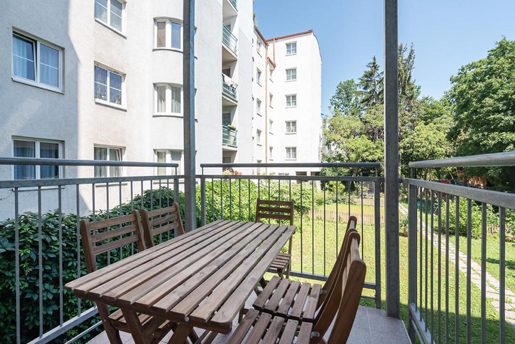 Colorful Apartment Facing Green Courtyard Vienna Esterno foto