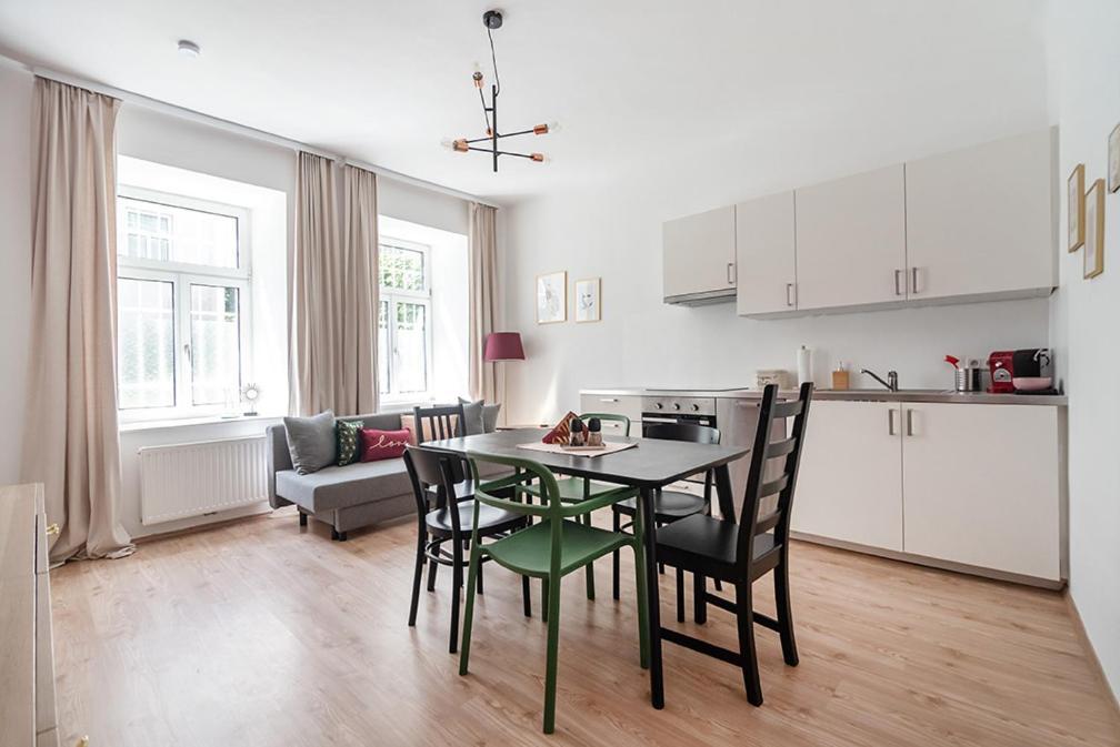 Colorful Apartment Facing Green Courtyard Vienna Esterno foto