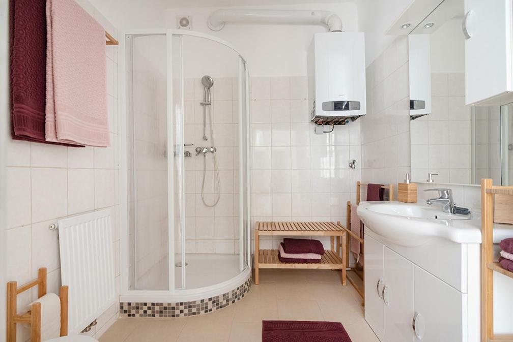 Colorful Apartment Facing Green Courtyard Vienna Esterno foto